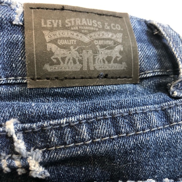 Levi's Size 14 Distressed Star accent
Girl's Step Up Denim Shorts - Picture 3 of 10